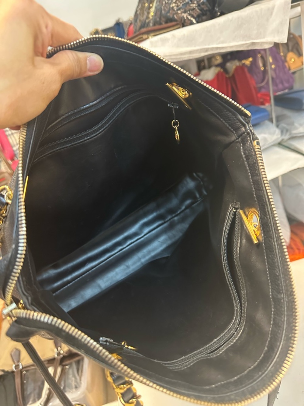 CHANEL Black Leather Shoulder Bag with Gold Hardware - Picture 14 of 17